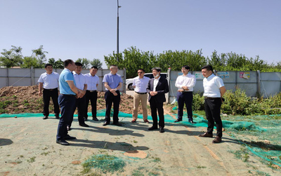 陜西環(huán)保集團(tuán)-福建雪人股份公司董事長(zhǎng)兼總經(jīng)理林汝捷到園區(qū)開發(fā)公司項(xiàng)目現(xiàn)場(chǎng)考察